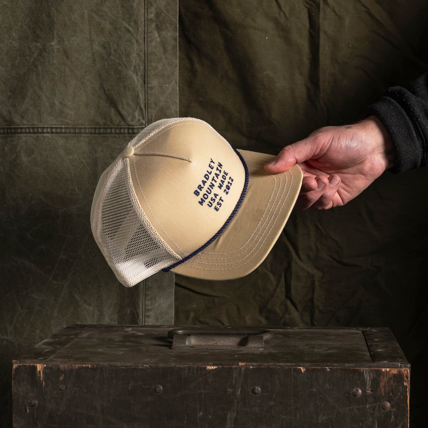 Heritage Trucker Hat - Oatmeal/Navy Rope