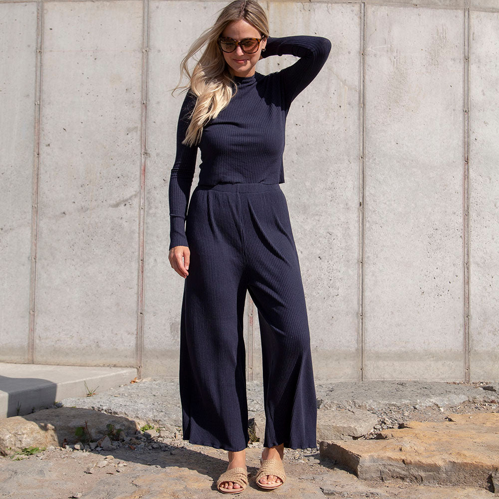 Cropped Long Sleeve Top