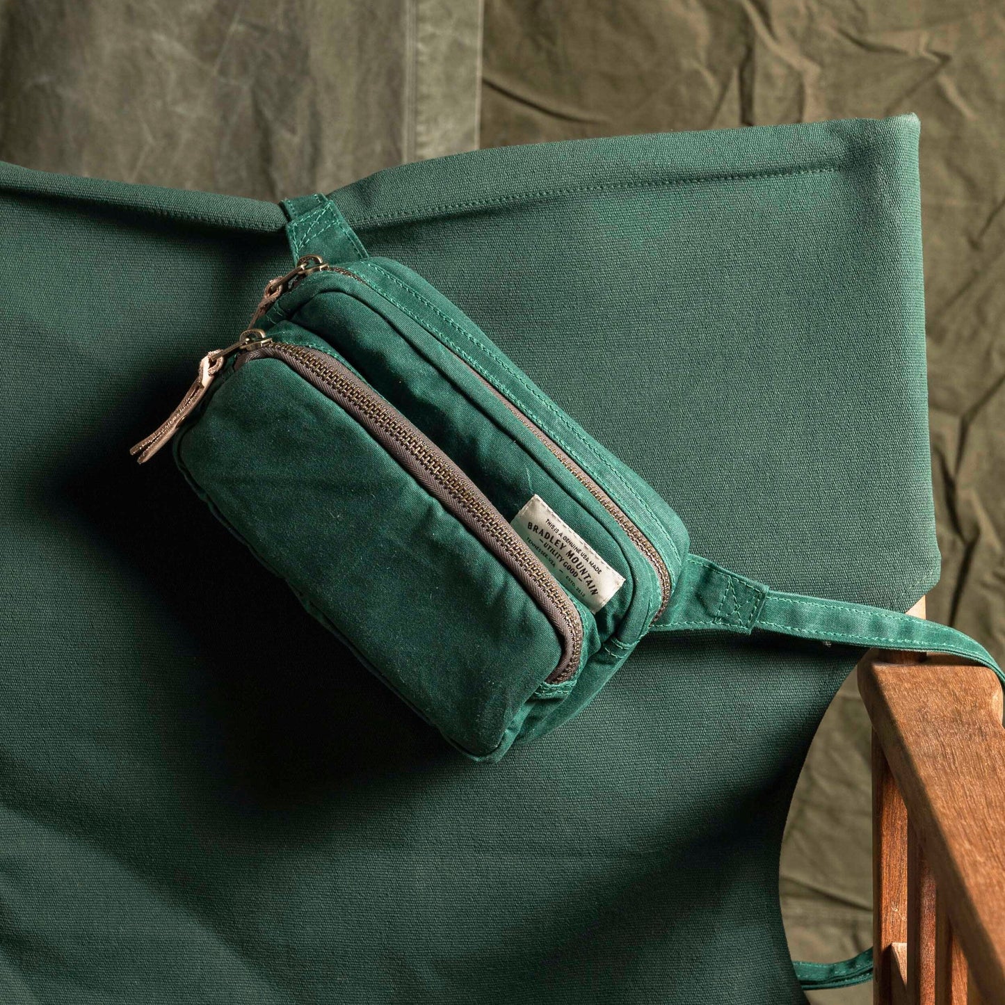 Pointer Crossbody Bag - Emerald Green