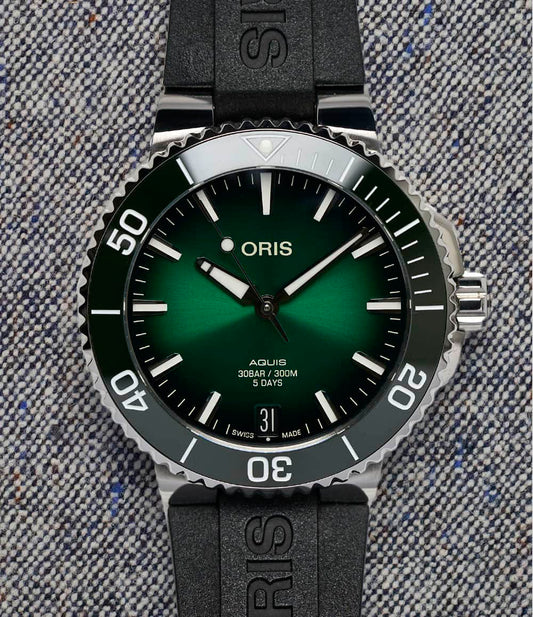 Aquis Date Caliber 400 41.5mm